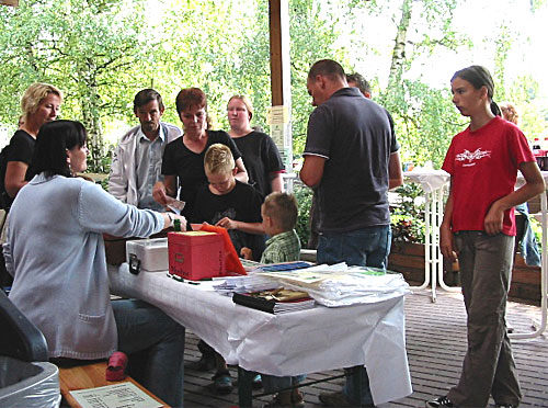 Infostand und Losverkauf forderten viel Aufmerksamkeit, danke auch hier den fleiigen Helfern!